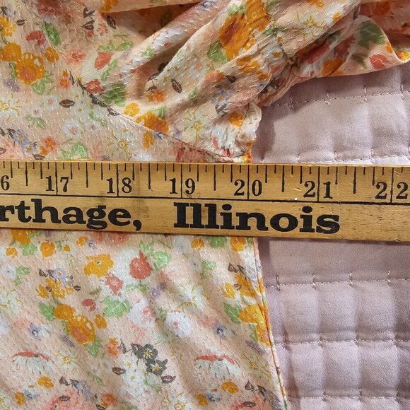 EUC LOFT DAINTY FLORAL MOCK NECK RUFFLED HALF SLEEVES TOP SIZE M - Picture 14 of 15